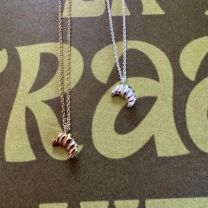 Croissant ketting | verguld of zilver